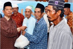 Penyaluran Paket Sembako dari Baznas di Desa Kalimati